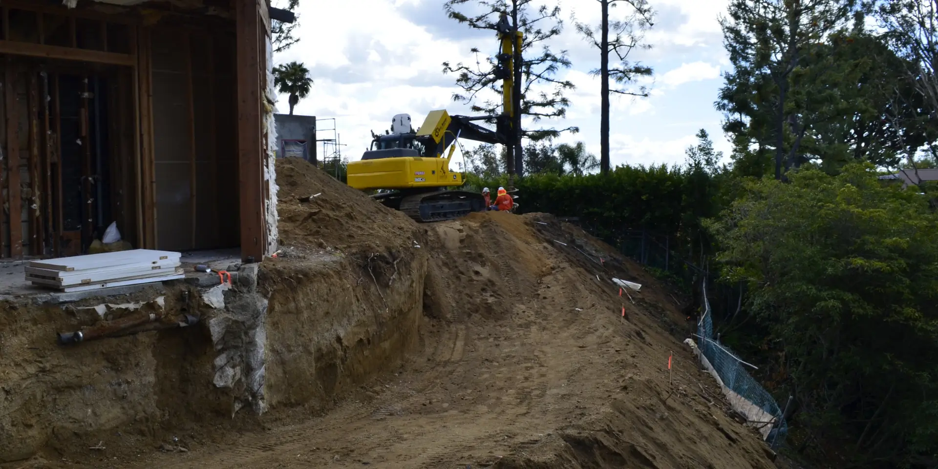 Access Challenges in Hillside Construction: How Builders Move Materials on Difficult Sites
