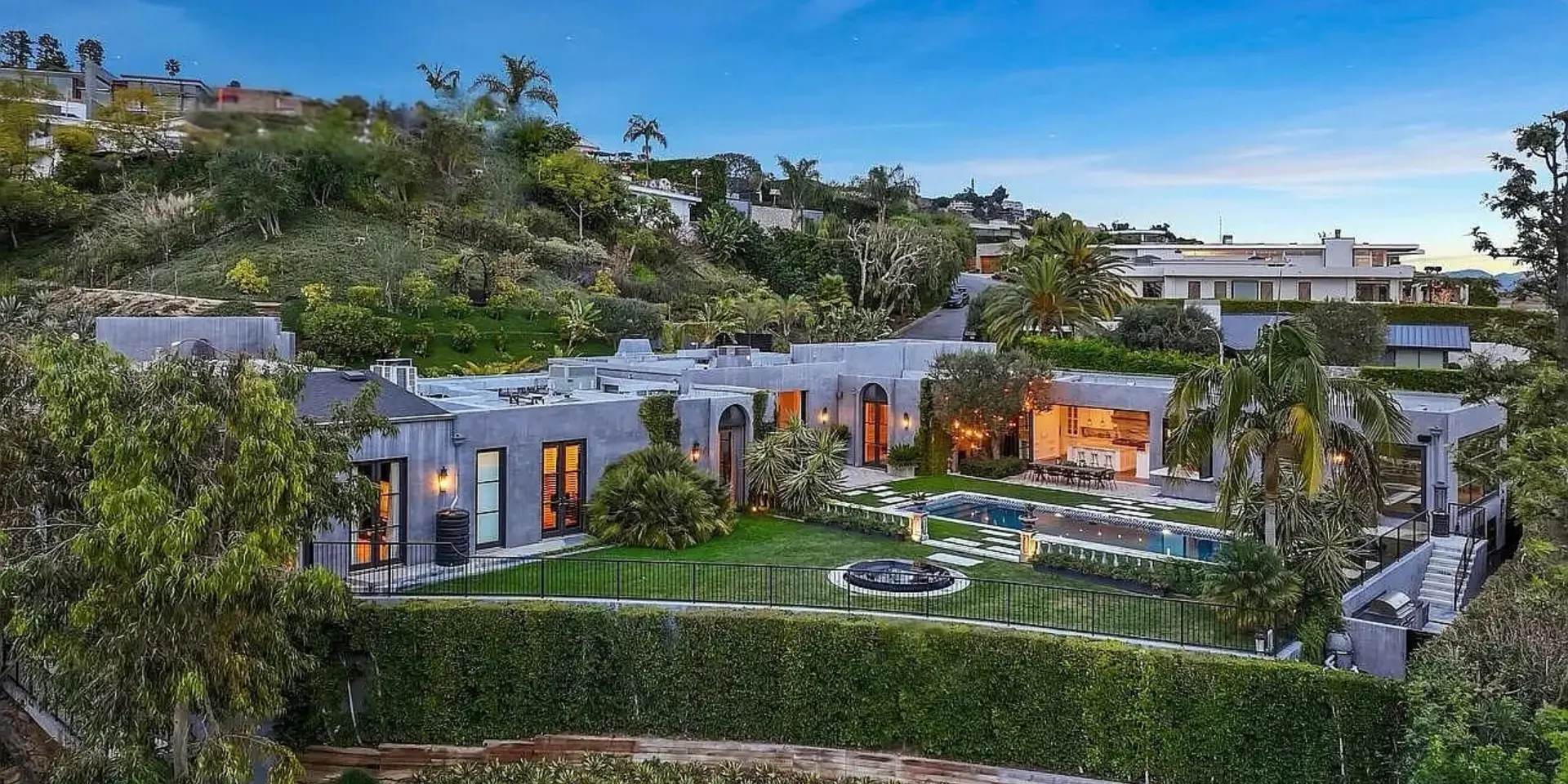 Designing Multi-Level Hillside Homes That Maximize Views and Privacy