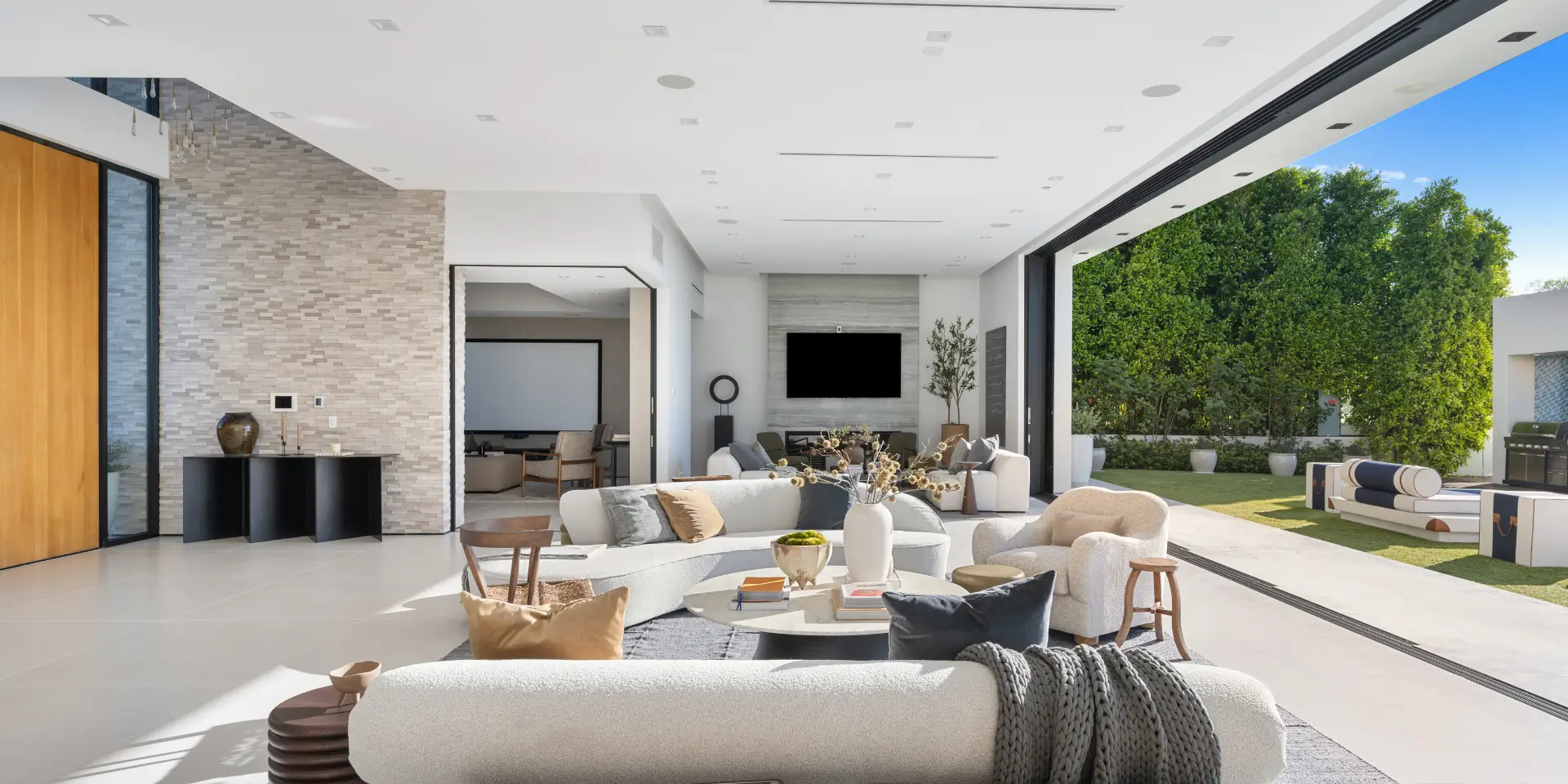 Seamless Indoor–Outdoor Transitions: Architectural Details That Elevate California Living